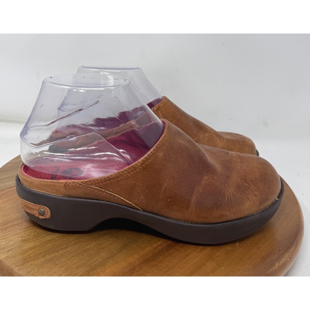 Crocs 16052 Womens Brown Leather Slip On Comfort Clogs Shoes Size 6